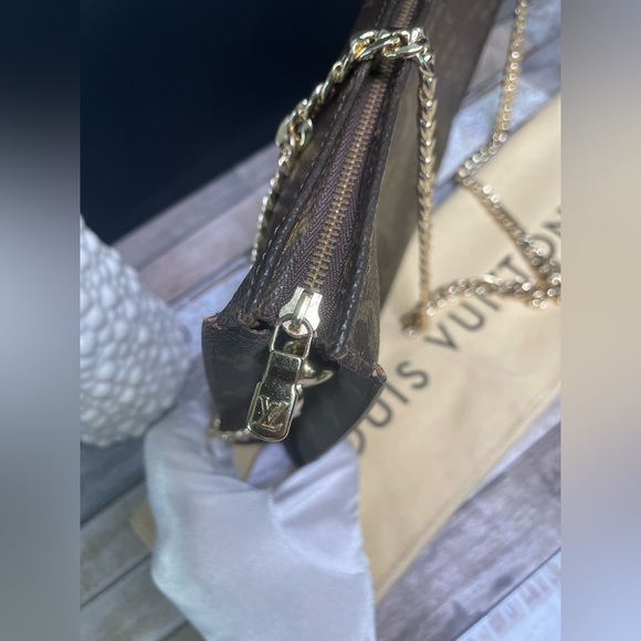 Louis Vuitton Pouch 26 and Wallet - Picture 4 of 13